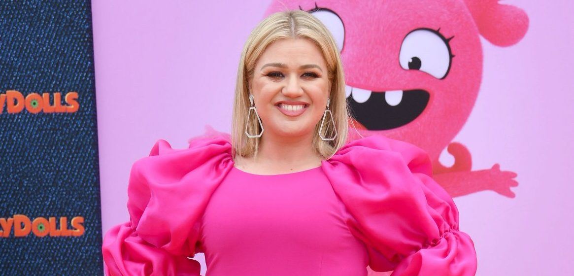H Kelly Clarkson θα αντικαταστήσει την Ellen DeGeneres