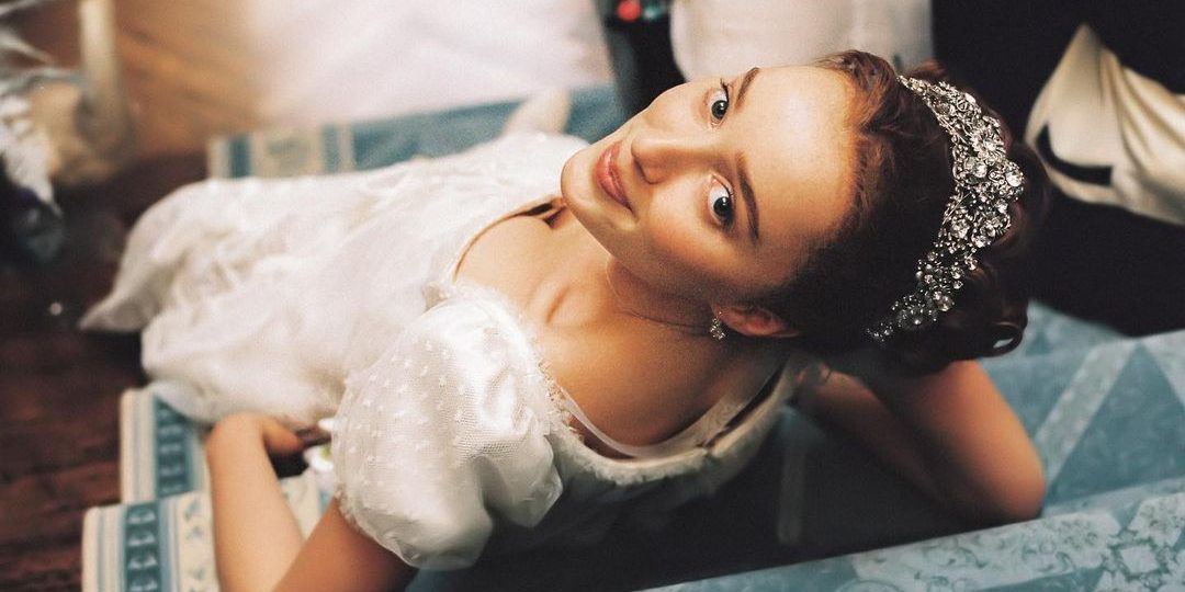 Αυτό το balm κρύβεται πίσω από όλα τα beauty looks των πρωταγωνιστών του Bridgerton