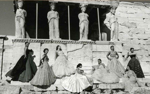 Ο οίκος Dior επιστρέφει κι επίσημα στην Ακρόπολη, 70 χρόνια μετά, για την φωτογράφηση της Cruise Collection 2022