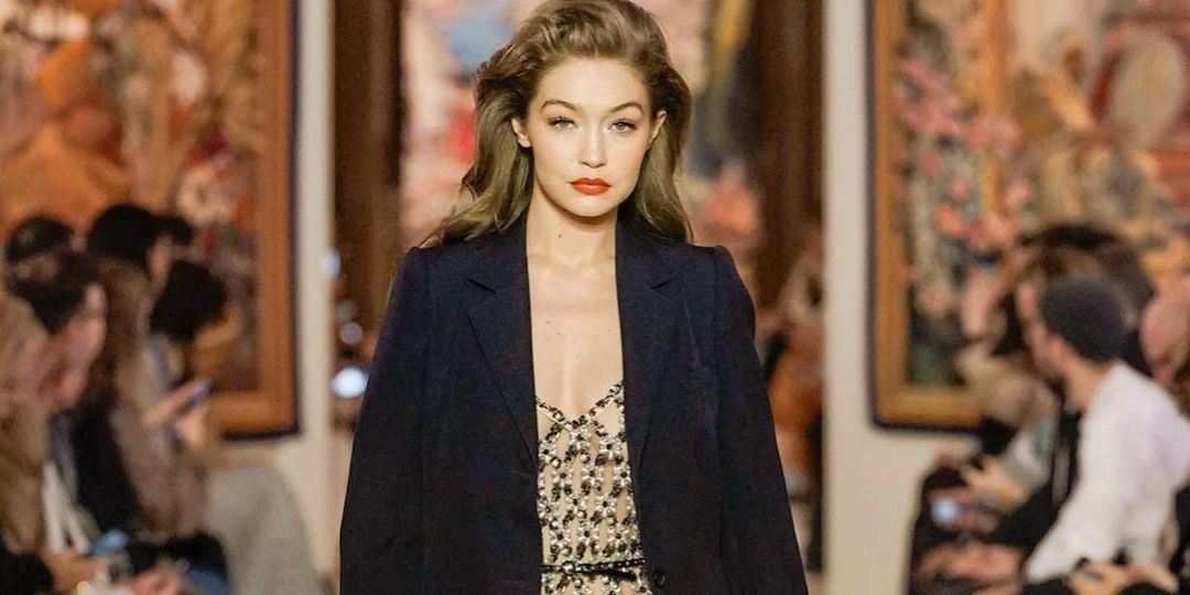 Gigi Hadid: Αυτό είναι το skincare προϊόν στο οποίο ορκίζεται (κοστίζει λιγότερο από €10)