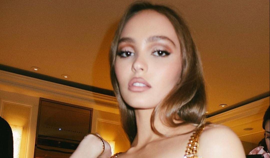 Η Lily-Rose Depp έκλεισε τα 22 με πολλές εορταστικές φωτογραφίες στον προσωπικό της λογαριασμό στο Instagram