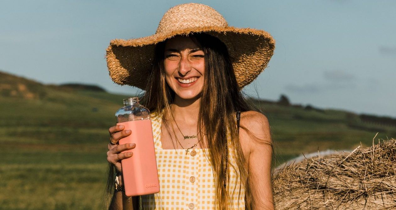 10 stylish eco-friendly παγούρια που θα σε κρατήσουν δροσερή και ενυδατωμένη αυτό το καλοκαίρι