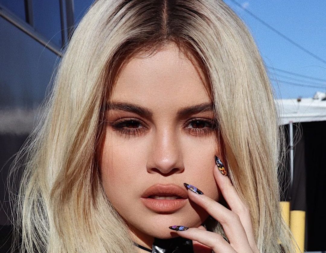 Το μανικιούρ της Selena Gomez είναι εμπνευσμένο από τον οίκο Christian Louboutin