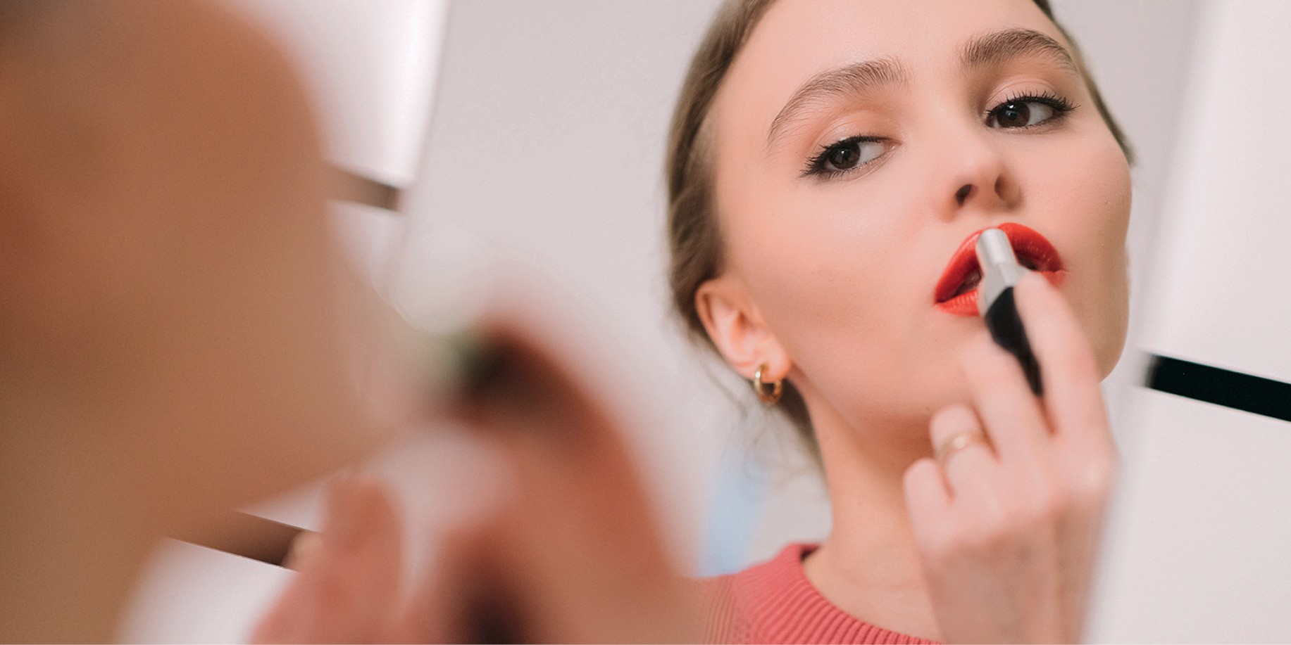 French kiss: Η μούσα της Chanel Lilly- Rose Depp μας αποκαλύπτει το μυστικό της για υπέροχα χείλη