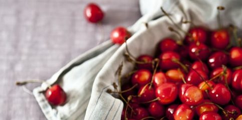 Φτιάξε την πιο εύκολη DIY αντιρυτιδική μάσκα προσώπου με βάση τα κεράσια