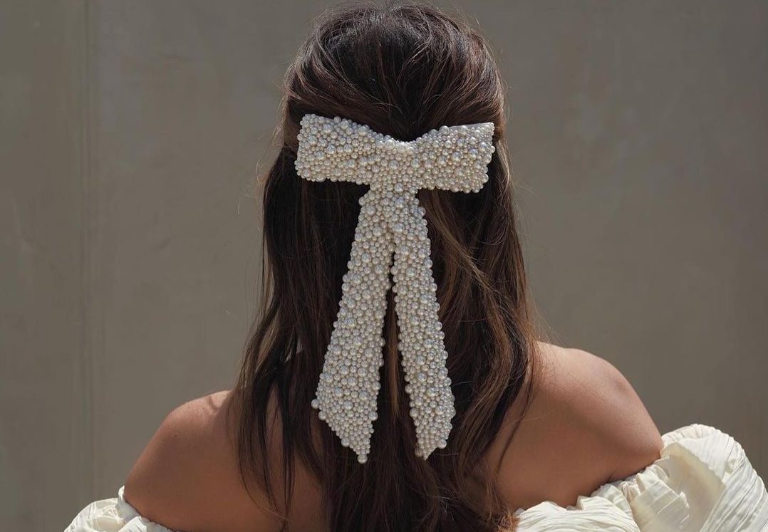 Αυτά τα stylish αξεσουάρ θα «απογειώσουν» το νυφικό σου χτένισμα