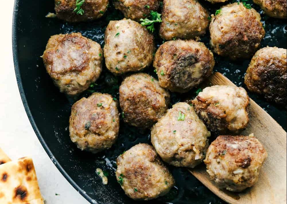 Με αυτή τη συνταγή για κεφτεδάκια θα βάλεις τα γυαλιά στη μαμά σου (ή στην γιαγιά σου)