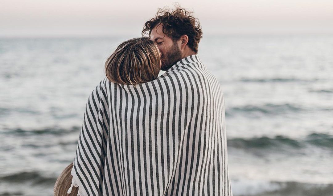Τι λένε τα ζώδια για τον σύντροφό σου; Μάθε αν και πόσο ταιριάζετε πριν πάτε διακοπές