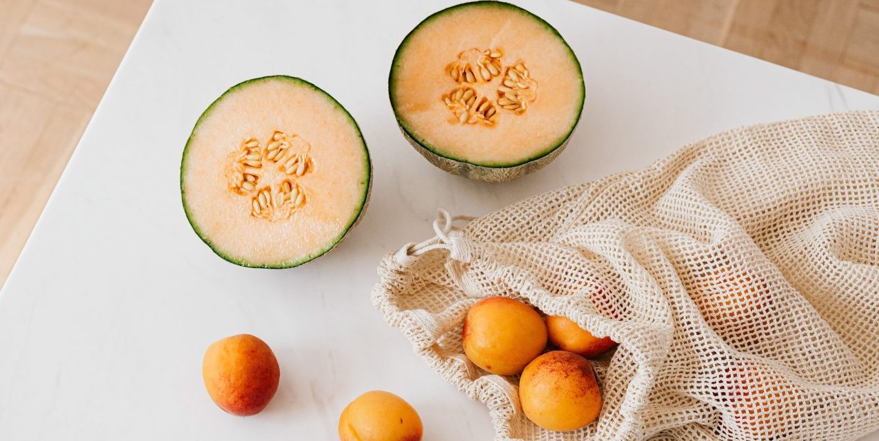 Πεπόνι: Τα οφέλη του καλοκαιρινού φρούτου και 3 συνταγές για να το απολαύσεις