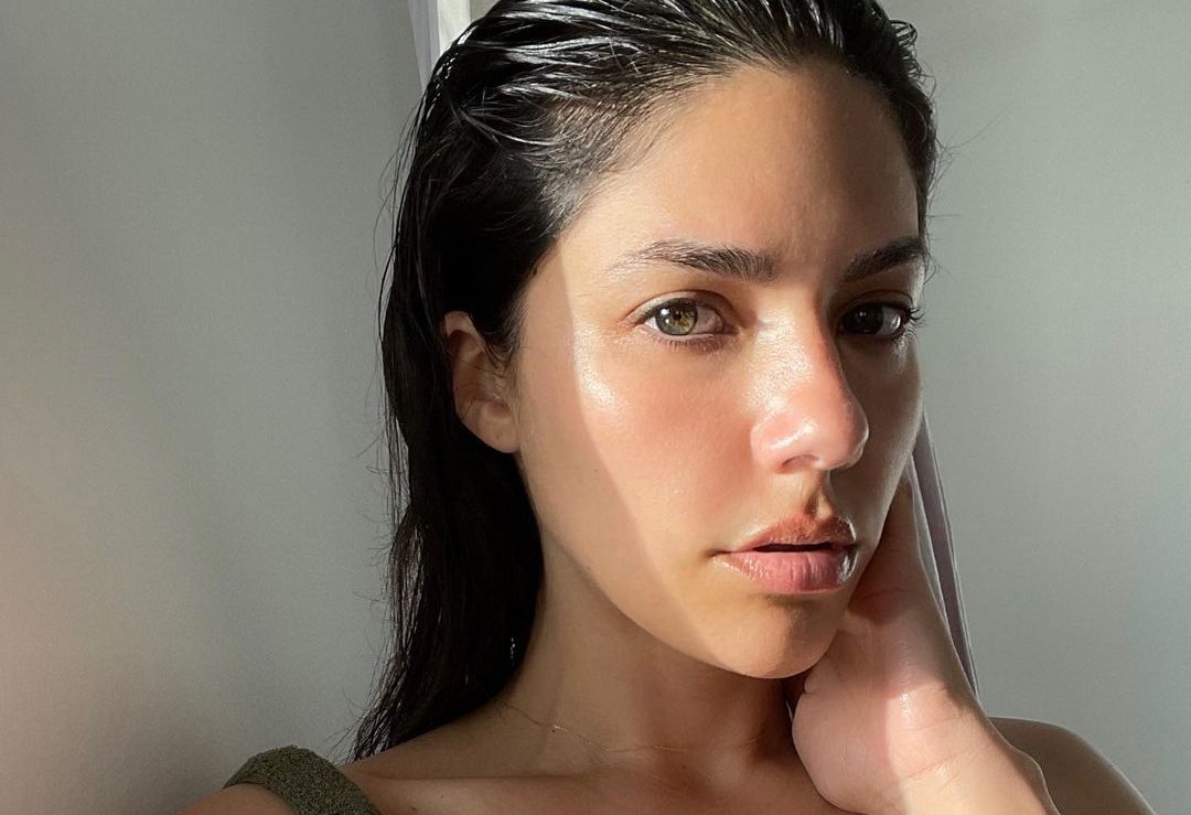 Μήπως απόψε κάνεις μια DIY μάσκα ματιών για φωτεινό και ξεκούραστο βλέμμα;