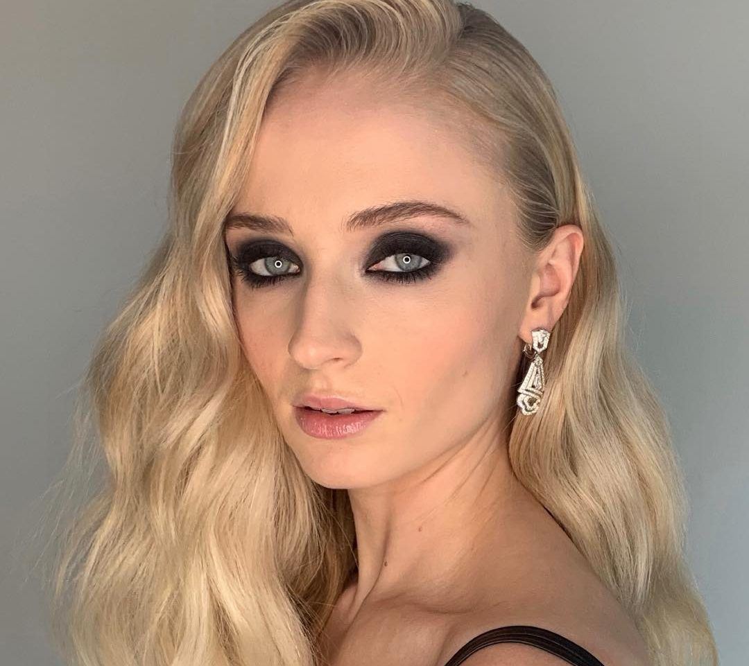 Κι όμως, η Sophie Turner έγινε ξανά κοκκινομάλλα. Το tip μας για όσες σκέφτονται να κάνουν το ίδιο!