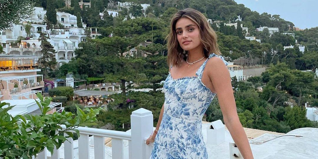 Η Taylor Hill αρραβωνιάστηκε