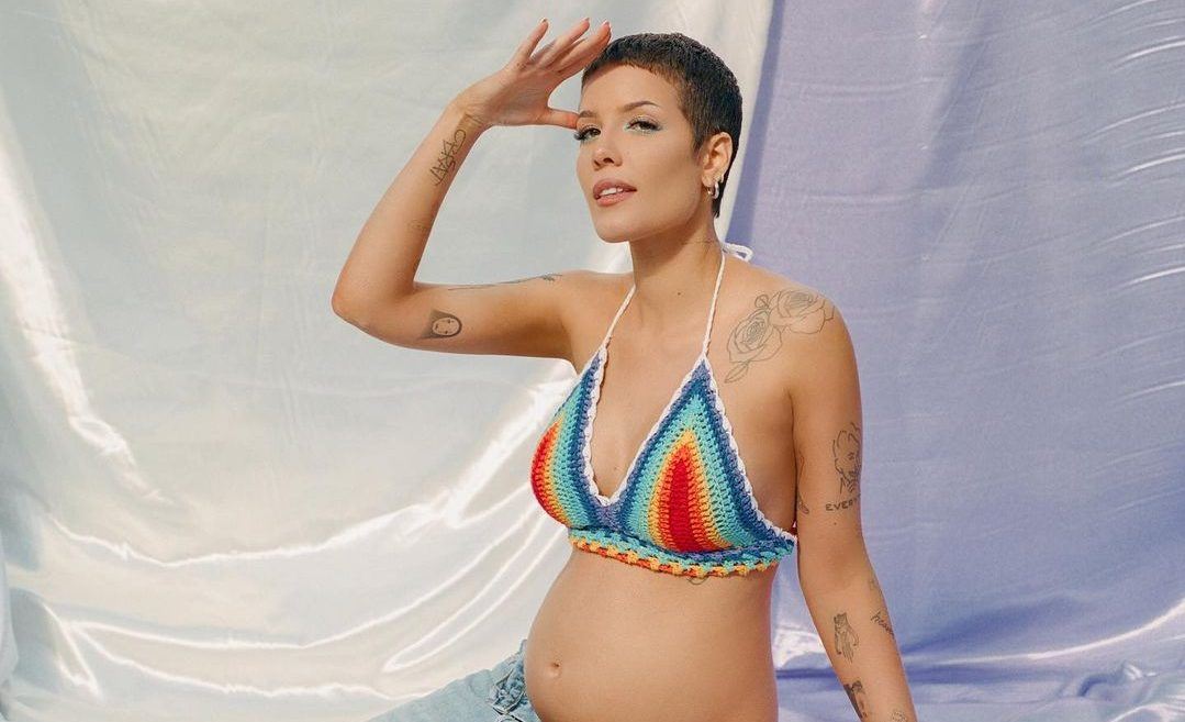 Η Halsey έγινε μαμά και το ανακοίνωσε με την πιο γλυκιά δημοσίευση