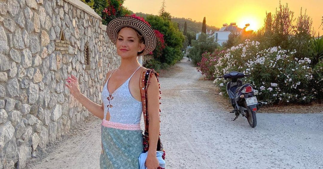 Η Kate Hudson ταξιδεύει την Ελλάδα. Μάθε ποια μέρη έχει επισκεφτεί μέχρι τώρα