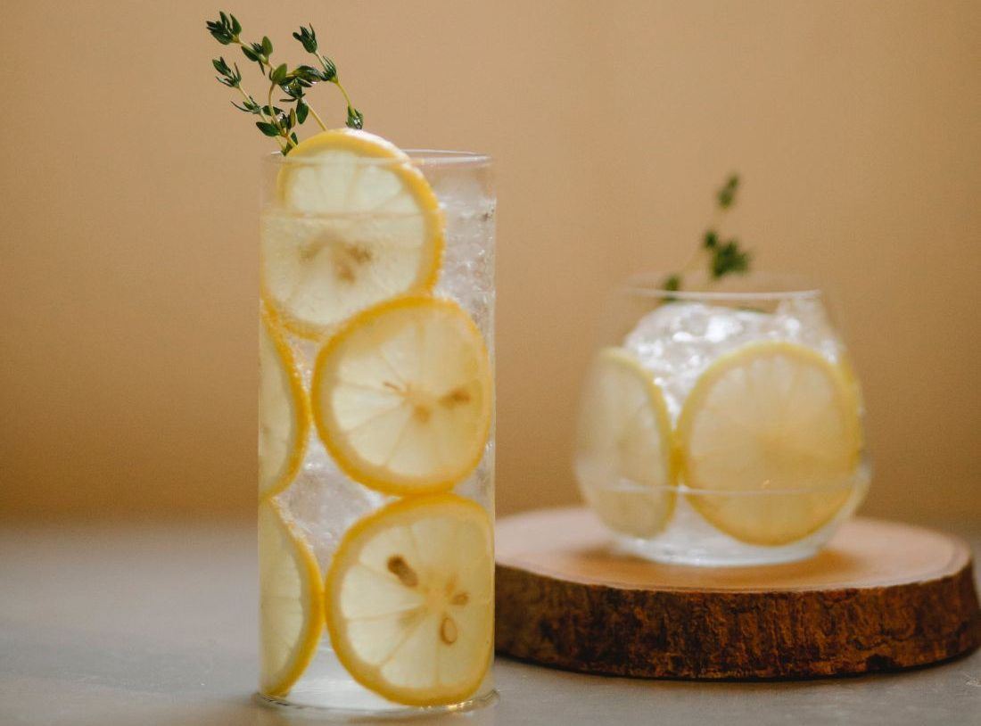 4 λύσεις για να πίνεις ευχάριστα το detox νερό, που μόνο καλό σου κάνει