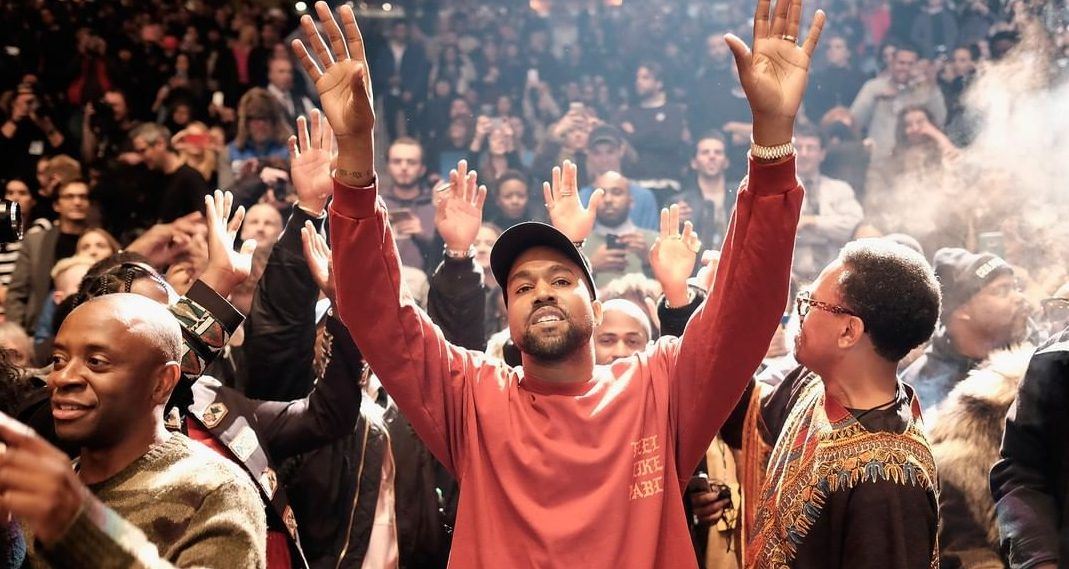 Ο Kanye West άλλαξε το όνομά του και μας ξανασυστήνεται ως...