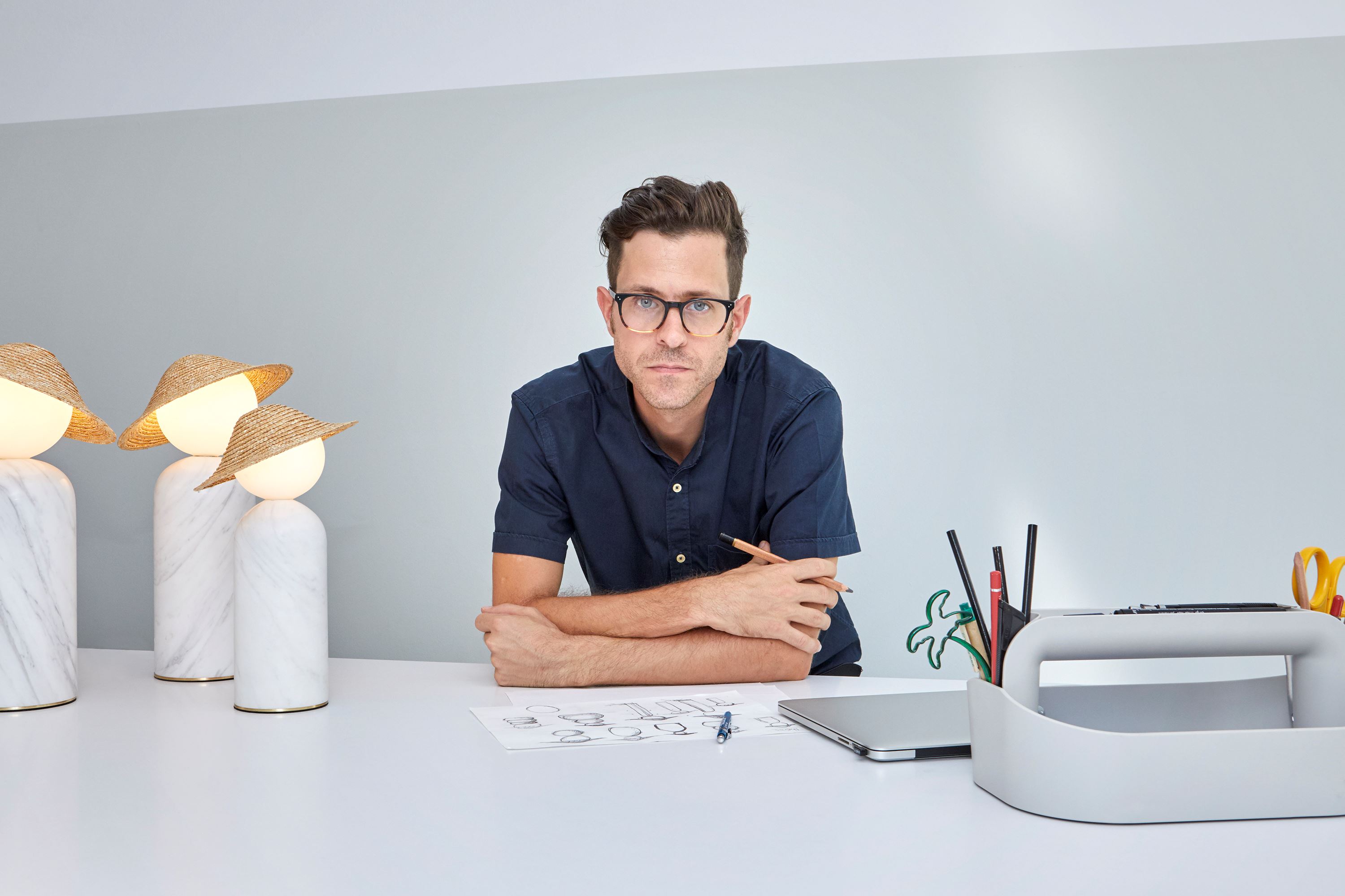 «Έλληνες designers, αγνοούμε -πολλές φορές- την ύπαρξη ο ένας του άλλου». Ο Αριστοτέλης Μπαράκος, product designer στο ELLE
