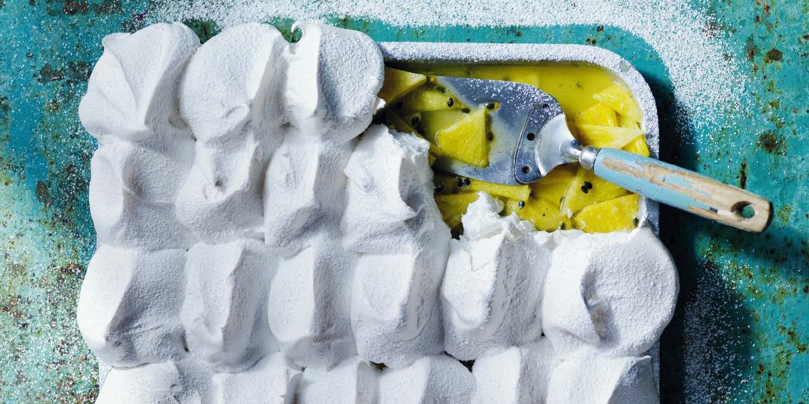 Πάβλοβα με φρούτα του πάθους: Αυτό το γλυκό είναι «κόλαση»