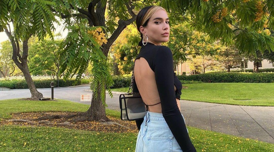 Το tie-back top είναι το item που σίγουρα θα χρειαστείς τις πρώτες φθινοπωρινές ημέρες