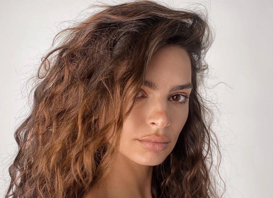 Sunset Hair: H νέα απόχρωση που μας «κλείνει» το μάτι