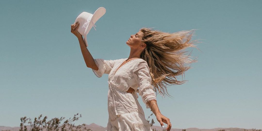 6 purple shampoos που χρειάζεσαι για να ξεκιτρινίσει το ξανθό σου το καλοκαίρι