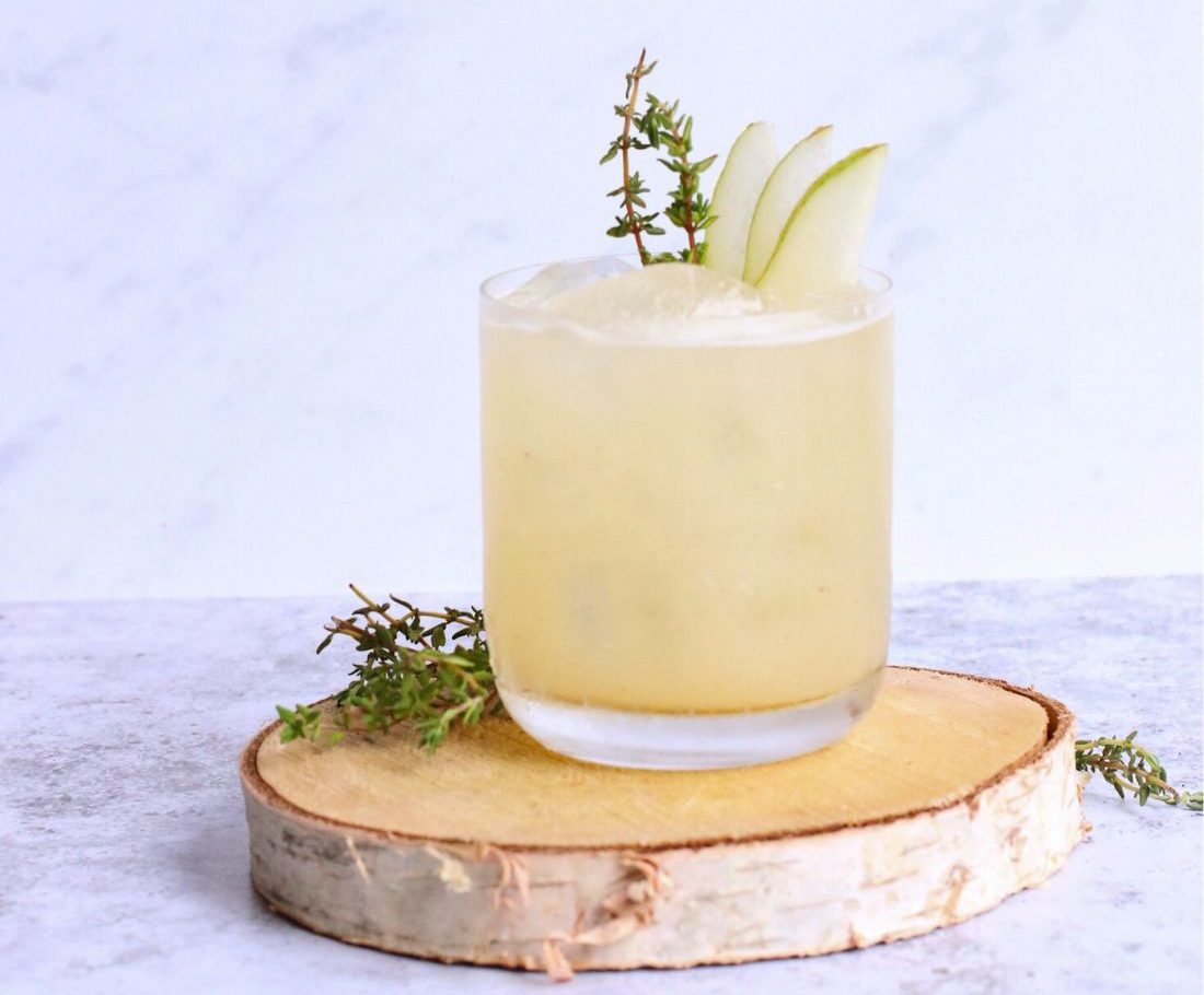 Λεμονάδα με βότανα: Μια συνταγή από τη διατροφολόγο που θα σε δροσίσει