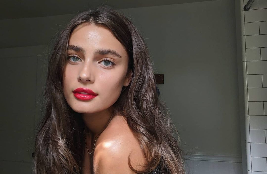 Το τέλειο hack για να εφαρμόζεις το κραγιόν σου χωρίς να σου ξεφεύγει ποτέ ούτε γραμμή