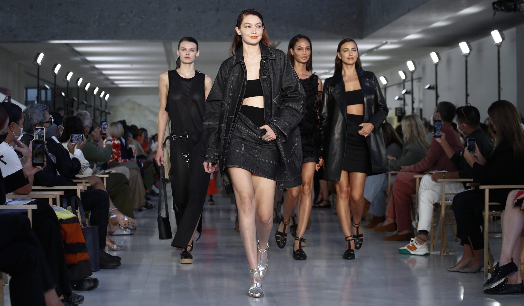 Milan Fashion Week: Για την Max Mara είμαστε όλες «σύγχρονες επαναστάτριες»