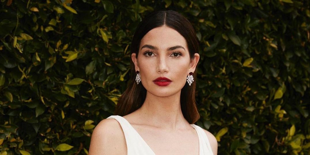 Ο hairstylist της Lily Aldridge έχει το τέλειο hack για να δώσεις όγκο στα μαλλιά σου