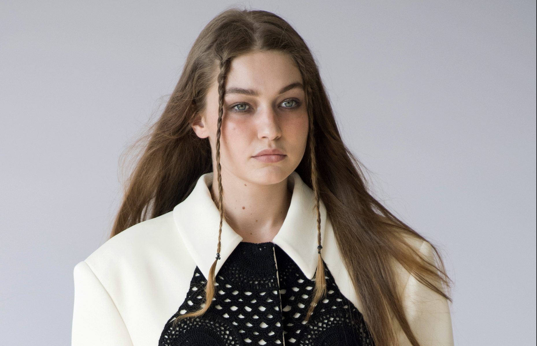 3 hair looks που ξεχωρίσαμε από την Εβδομάδα Μόδας της Νέας Υόρκης (& τα προϊόντα που θα χρειαστείς για να τα δημιουργήσεις και εσύ)