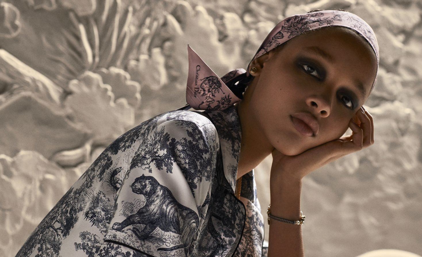 Dior Chez Moi: Η loungewear συλλογή του γαλλικού οίκου ανανεώνεται και είναι αυτό ακριβώς που χρειαζόμαστε αυτό το φθινόπωρο