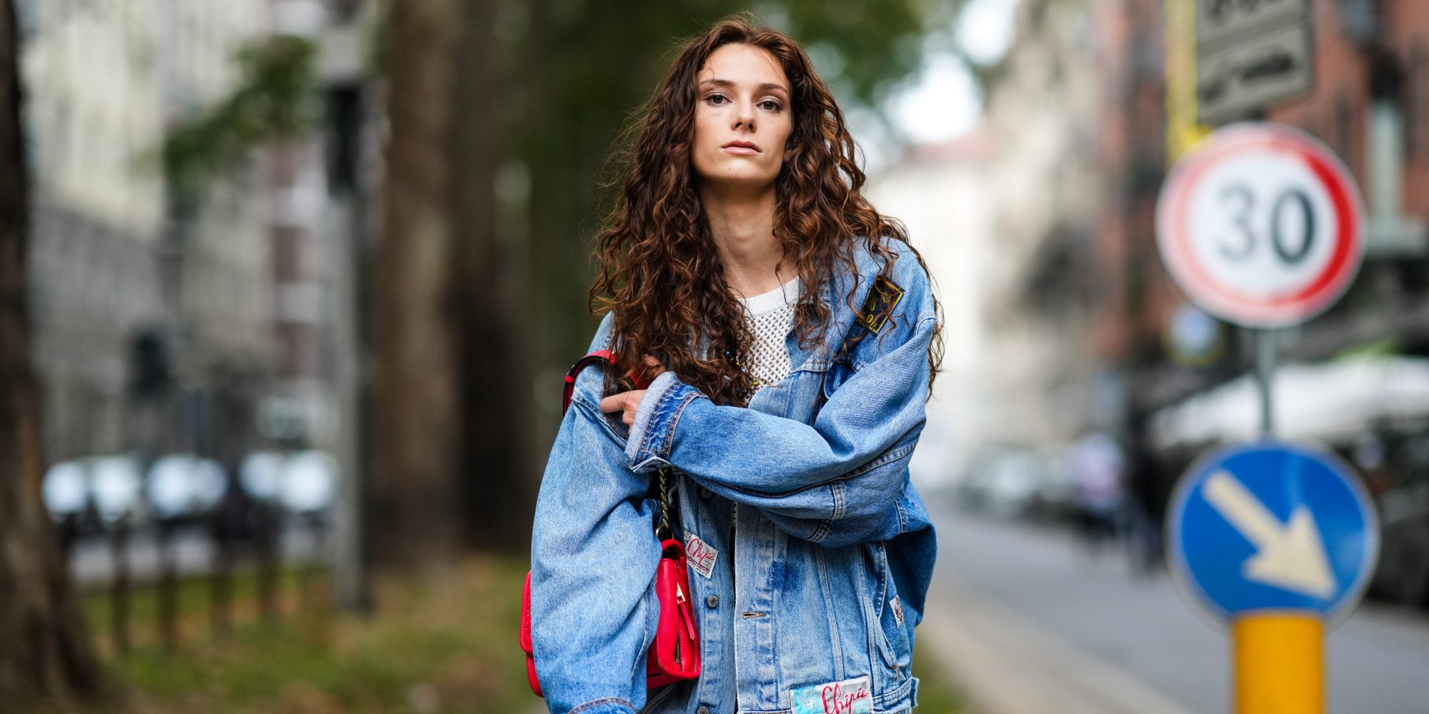 4 tips για να αντιμετωπίσεις το φριζάρισμα τις βροχερές ημέρες