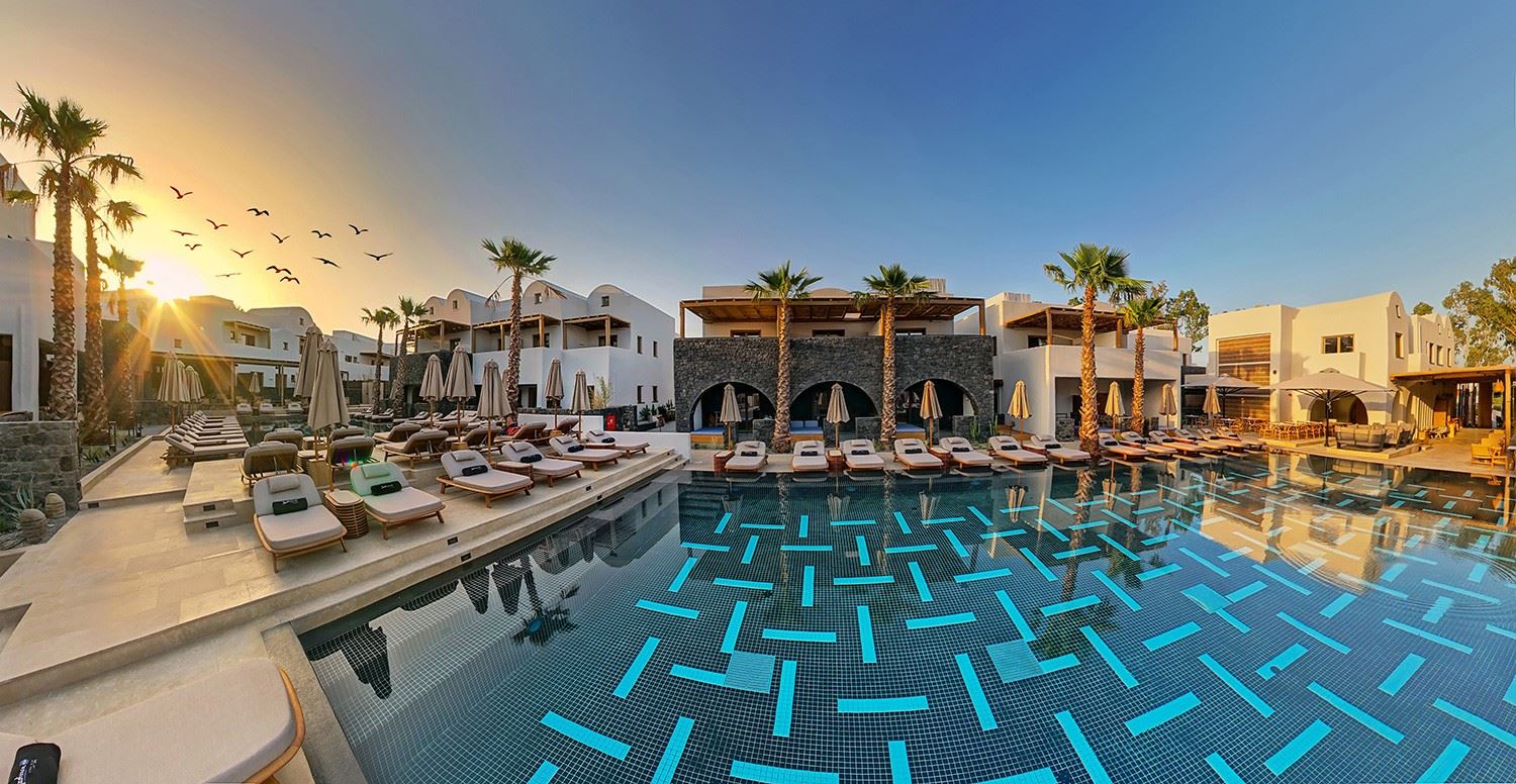 Άνοιξε τις πύλες του το πολυτελές Radisson Blu Zaffron Resort στη Σαντορίνη