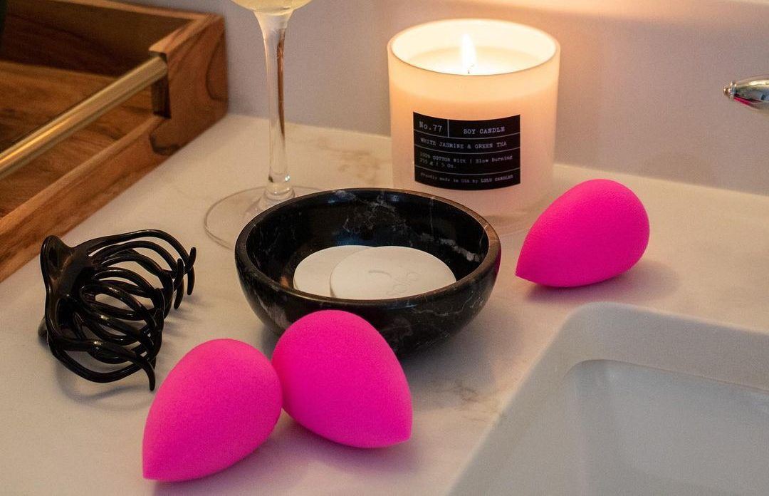 4 λόγοι που θα σε πείσουν να αποκτήσεις ένα beauty blender (αν δεν το έχεις ήδη)