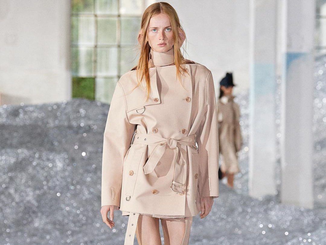 Burberry SS2022: Μια συλλογή γεμάτη έξυπνους πειραματισμούς που αποδεικνύει πως ο οίκος "αλλάζει"