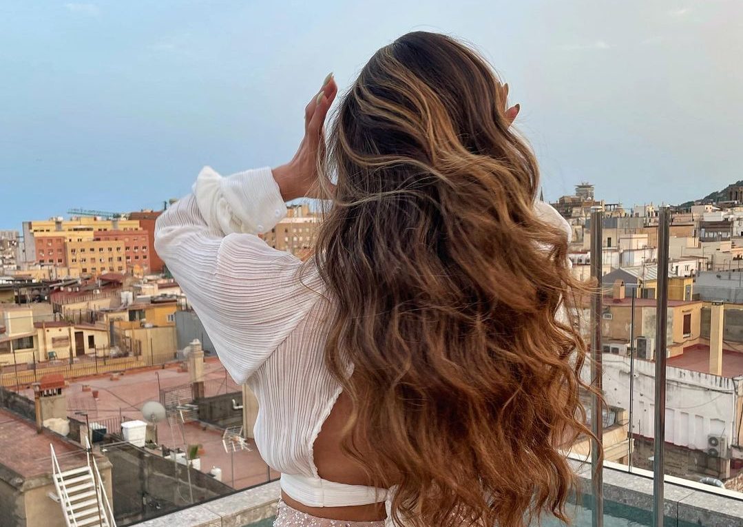 Πες αντίο στα ταλαιπωρημένα μαλλιά των διακοπών με τους κατάλληλους συμμάχους