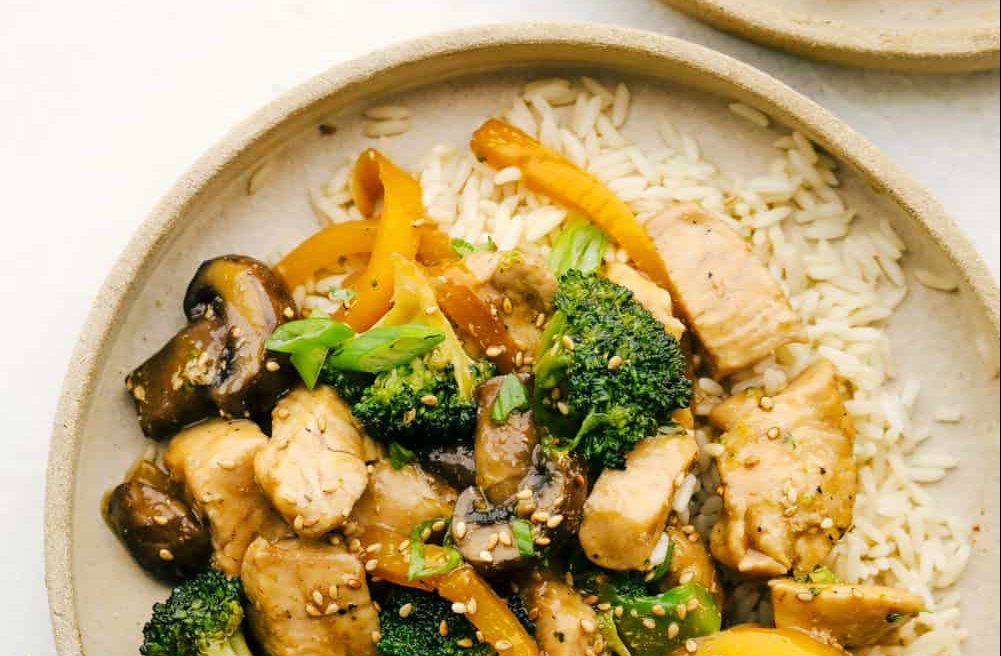 Κοτόπουλο με μπρόκολο και σκόρδο: Αυτή τη συνταγή θα την λατρέψεις