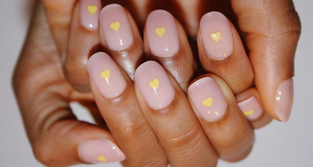 Έχεις τετράγωνα νύχια; Βρήκαμε τα nail trends που σου ταιριάζουν