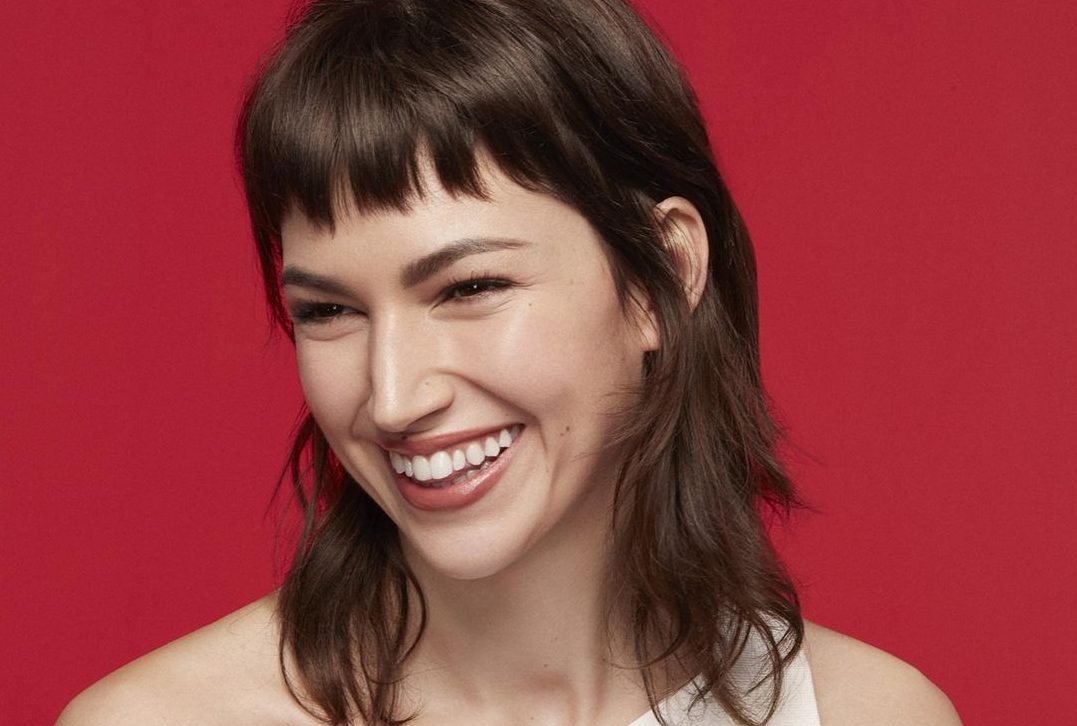 Η Úrsula Corberó, η Tokyo από το La Casa de papel, ξέρει ποιος είναι ο beauty σύμμαχο για δυνατή και νεανική επιδερμίδα