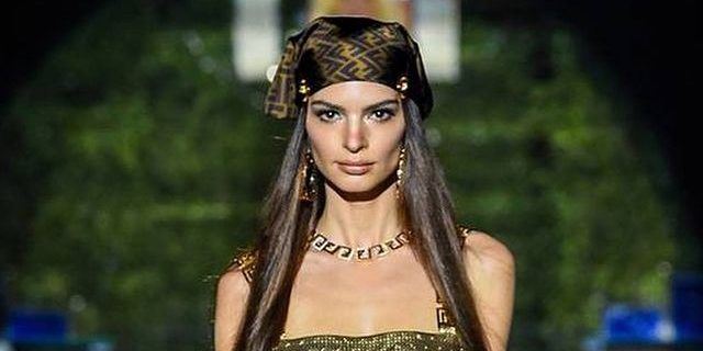 Emily Ratajkowski: Κατηγορεί διάσημο τραγουδιστή για σεξουαλική παρενόχληση