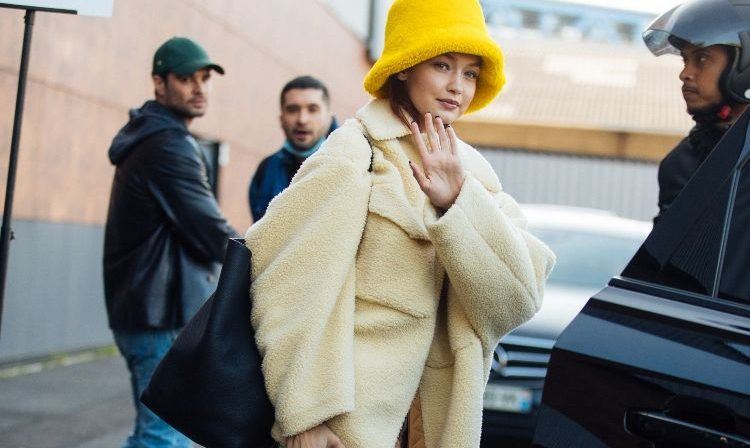 Gigi Hadid: Το αγαπημένο της πανωφόρι είναι η επόμενη αγορά μας