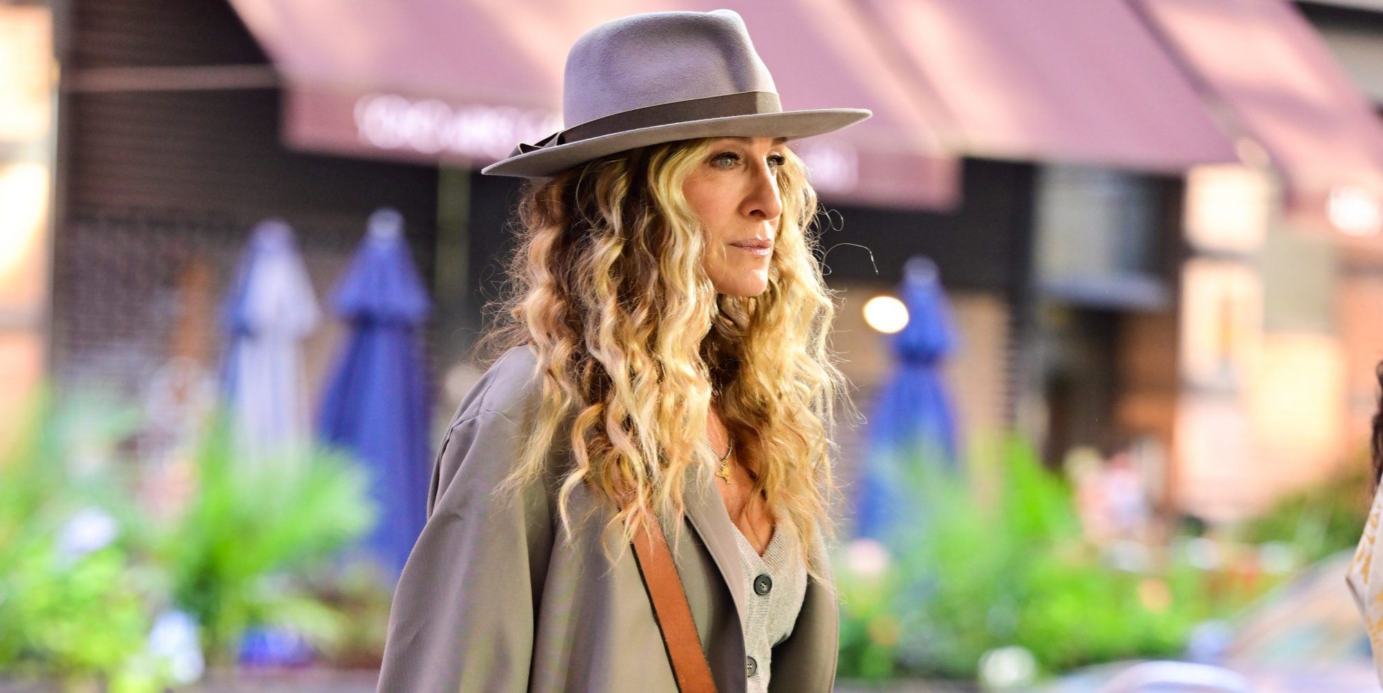 Με αυτό το χτένισμα της Sarah Jessica Parker θα μοιάζεις λες κι έκανες το πιο πετυχημένο lifting