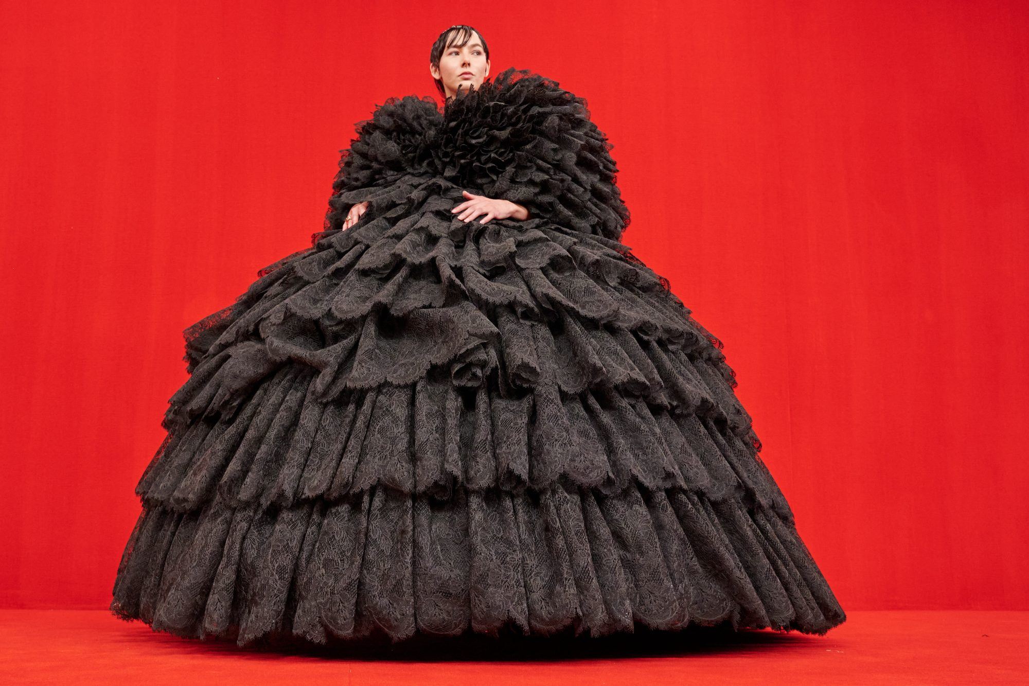 Ο οίκος Balenciaga διοργάνωσε ένα red carpet-υπερθέαμα και έντυσε τους Simpsons με τις δημιουργίες του