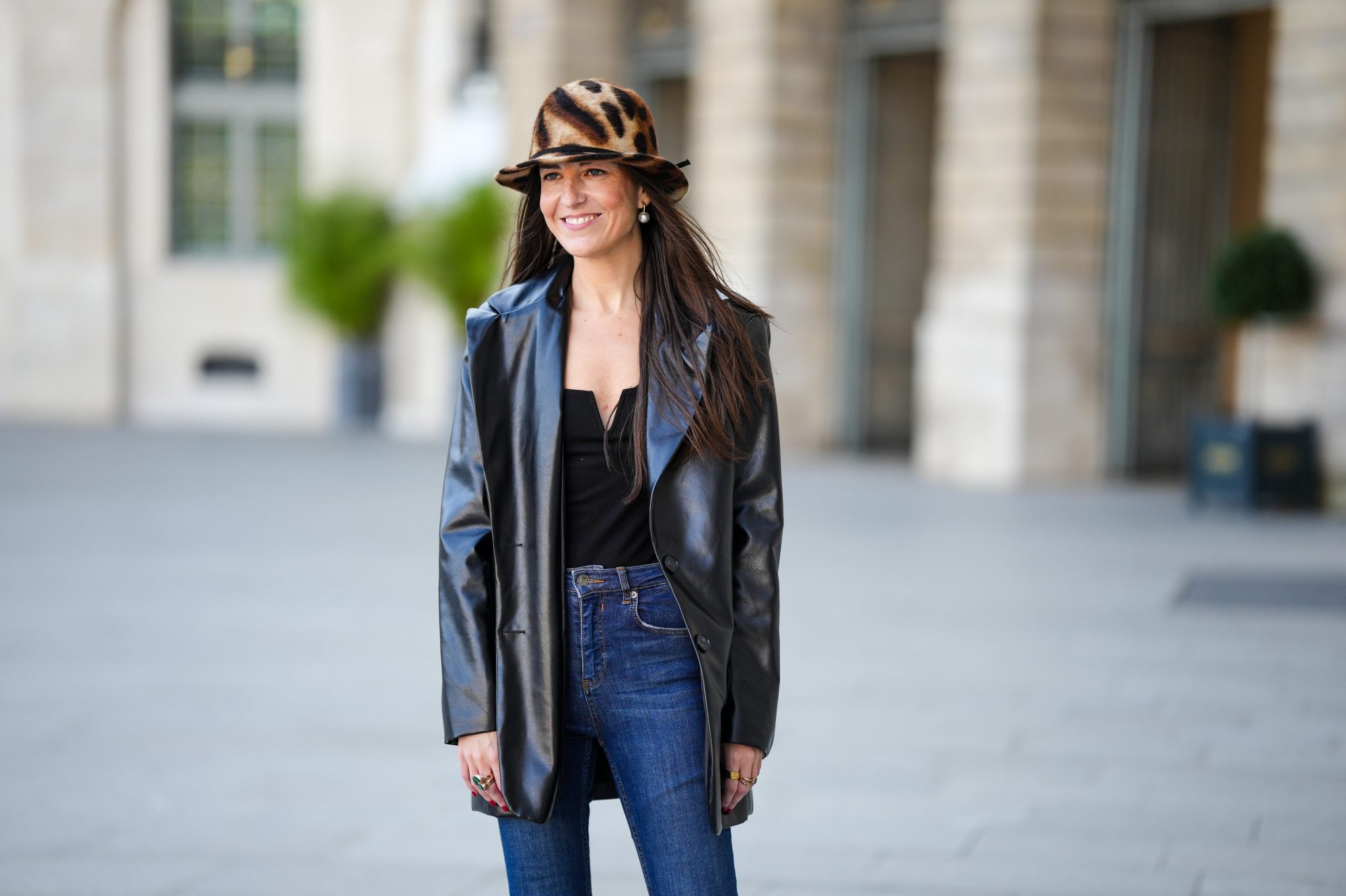 6 fashionistas σου δείχνουν πώς να φορέσεις τα skinny jeans, το anti-trend του 2022