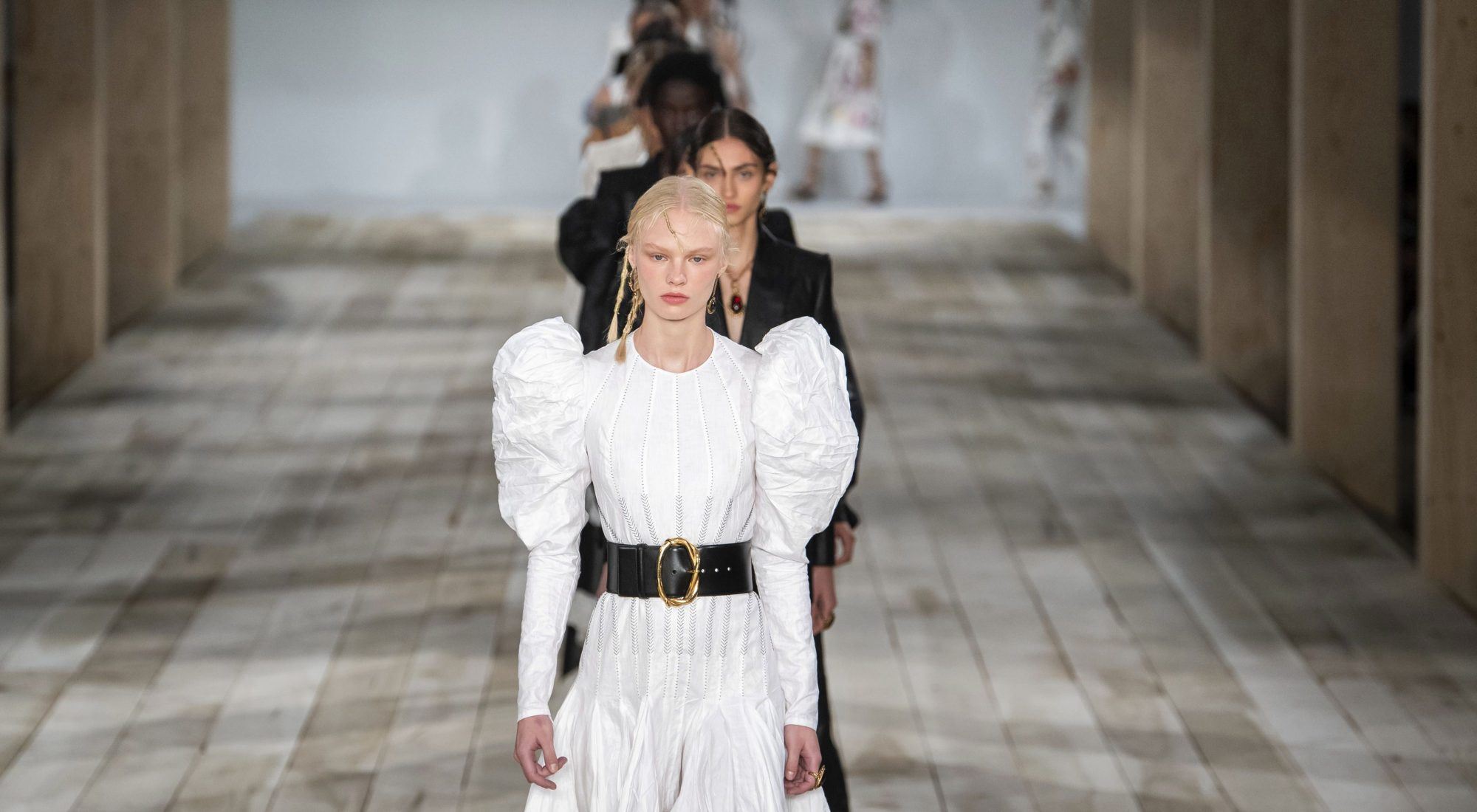 Alexander McQueen: Δείτε live εδώ το show του οίκου την Τρίτη 12 Οκτωβρίου στις 15:00