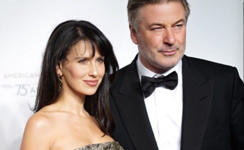 Alec Baldwin: Σε άσχημη ψυχολογική κατάσταση η σύζυγός του μετά τα τραγικά γεγονότα