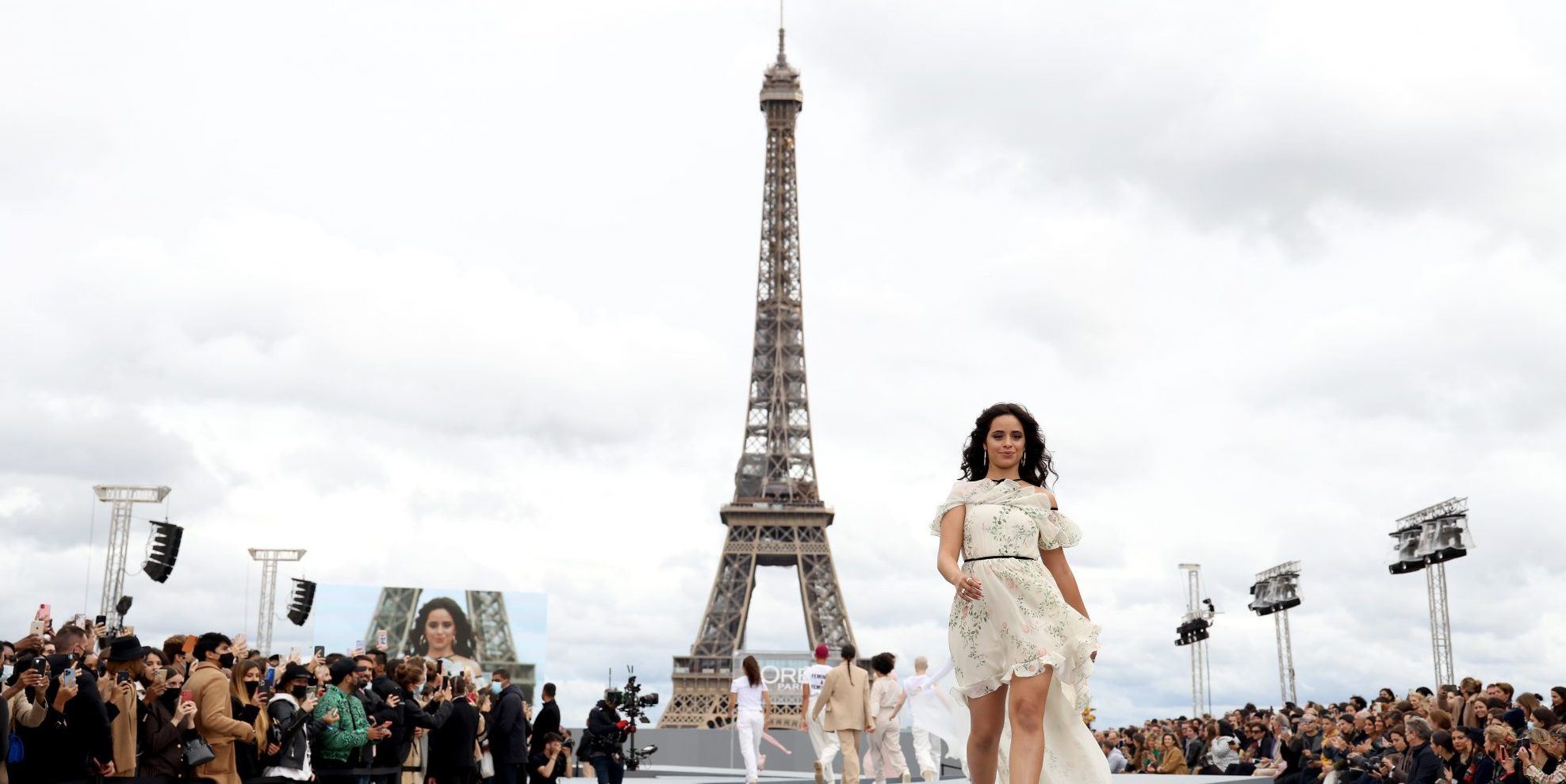 Η Camila Cabello στέλνει το δικό της μήνυμα προς όλες τις γυναίκες μέσα από το ELLE