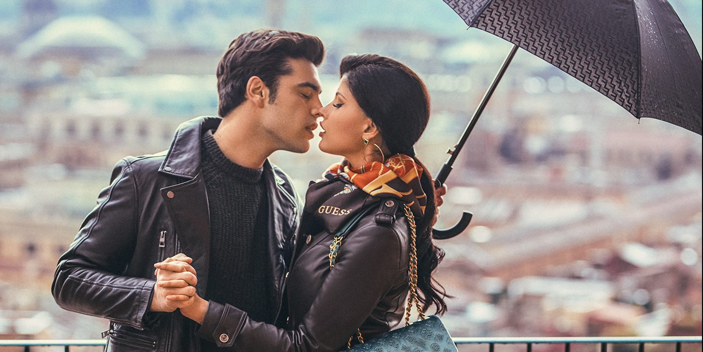 Αυτή είναι η συλλογή denim της Guess για το φθινόπωρο του 2021