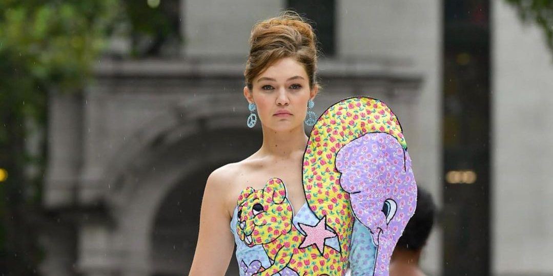 Modern Beehive: Το hair trend της σεζόν και πώς θα το δημιουργήσεις μόνη σου