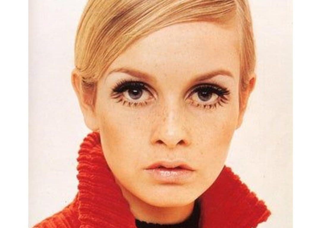 Banana Eyeliner: Η ρετρό τάση στο μακιγιάζ που κάνει δυναμικό comeback από τα 60s